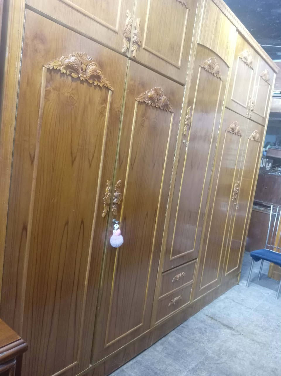 غرفة٥ باب ملحق صاج شغل ثقيل جدا نظيف توصي ظهر جمبر جاهزة قليلة الاستعمال السعر ٧٥٠ قفل تواصل خاص ***********
