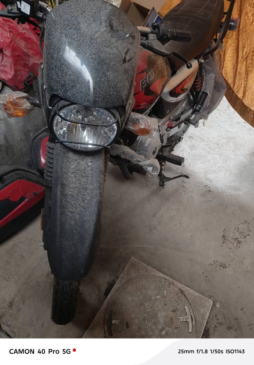 السلام عليكم من رخصت الادمن عندي دراجه بوكسر موديل 25 بعده على وضع الشركه بس طلعته من المعرض أو خليته بل بيت مثل ما أشوف كدامك الدراجه بعده ما ماشيه هذا رقمي دك عليه وبيك خير أو تدلل ***********
