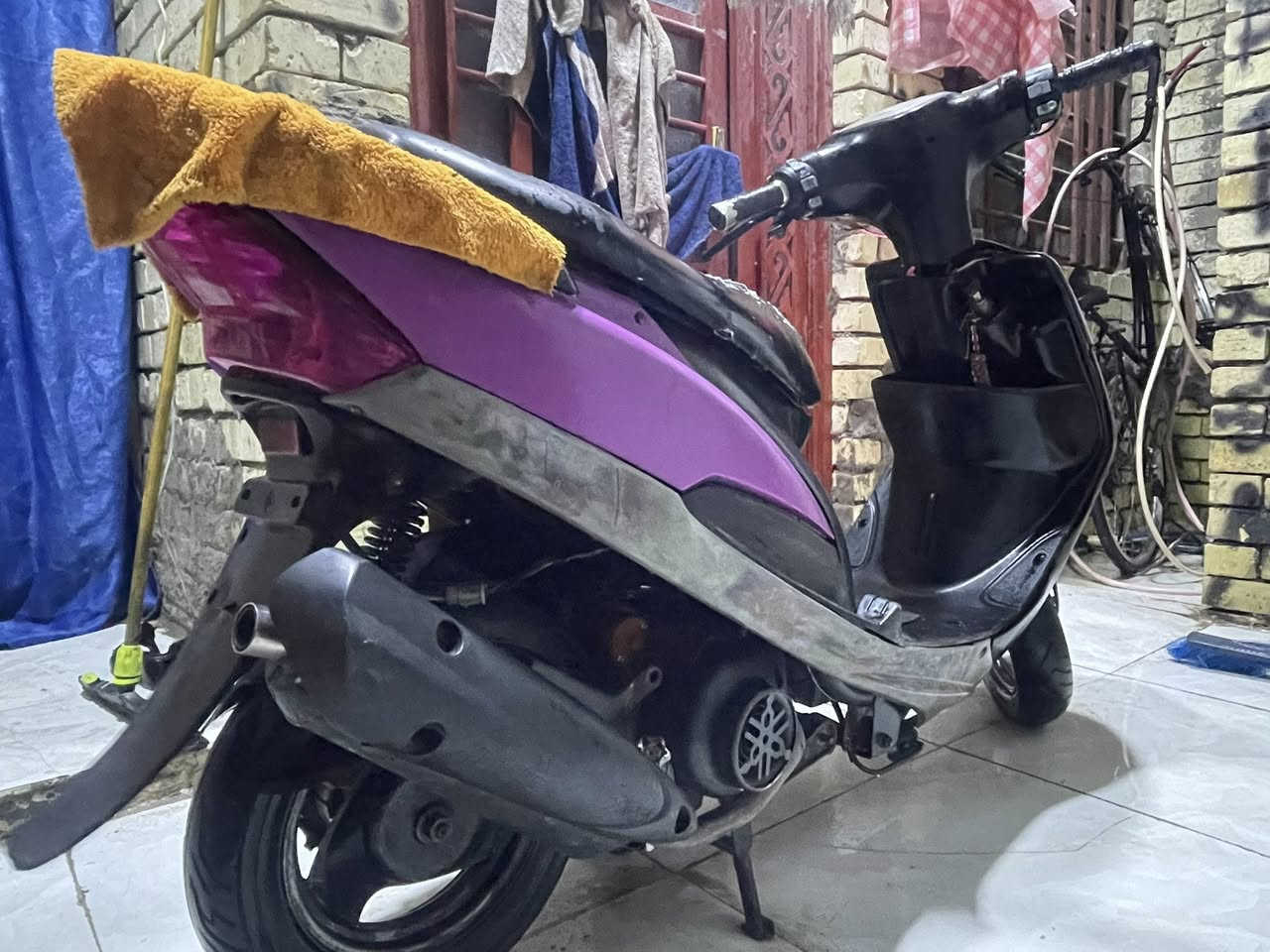 السلام عليكم دراجه ماكس عدله تجفيت جديد البارحه جفتت بوشه 49 بلاديه دراجه شلعه ومعدل تخبل بيها سلف 55 نكره بس الباتري كاعد يرادله شحن تدك هندر وتطلع دراجه البالك مناقصها شي وبيها ضربه بل بجم انطيك بجم ويبقه عليك بس الصبغ سعر الدراجه450 وبيها مجال عنواني بغداد الزعفرانيه رقمي ***********
