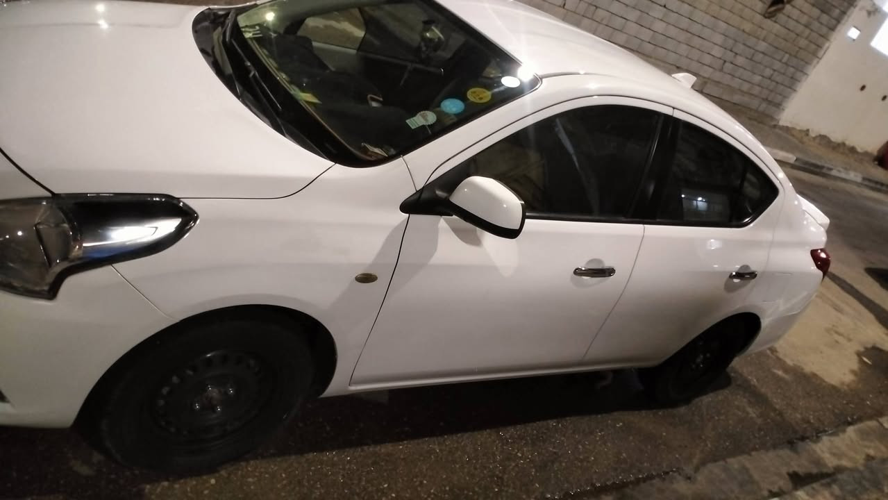 نيسان سني ماشيه74الف مديل 2024 بيه بارد 3قطع تبديل باب اتصل    *********** بصره
