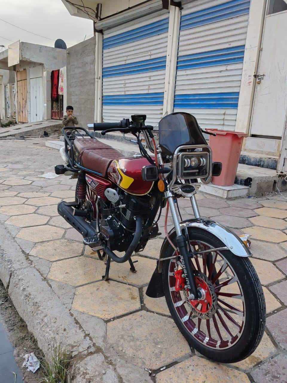 يا الله سيفان 26كفالة عام شبه زيرو ضاغطة وزنجيل 800وبيهة مجال بسيط.  مكاني بلدروز شارع المسعودية ***********
