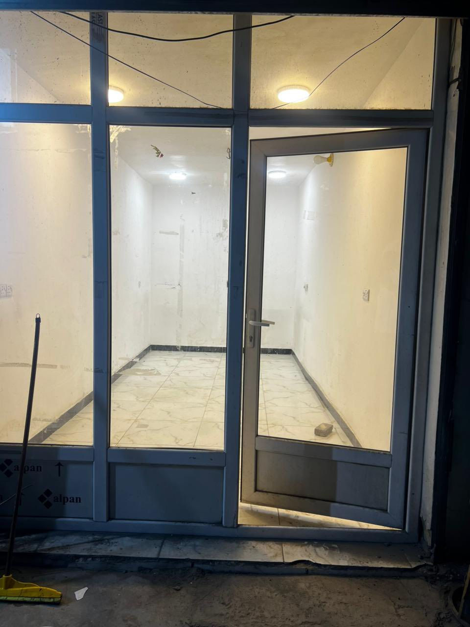 السلام عليكم
محل للايجار العنوان شارع جامع الرحمن قرب افران المختار فارغ حالياً
للاستفسار الاتصال على الرقم 
***********
