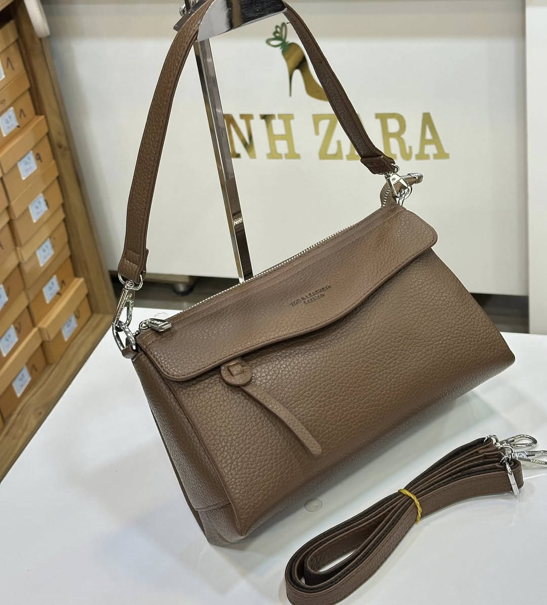 جديدنا من الحقائب النسائية والبناتية ✅ 💼👜😍💼
جميع الموديلات جلد طري 3 خانات 🌸💕

حصريا لدى NH ZARA وبأنسب الاسعار 😍👇💕

موصل / الزهور - مجمع عزيز فتحي ط3 🌹

التوصيل داخل الموصل الفين دينار فقط 🚗🚕

التوصيل للاقضية والنواحي والمحافظات 5 الاف🚗🚕

لطلب التوصيل يرجى ارسال :
- صورة الموديل مع ذكر اللون والقياس 👝🧳👠👞👟
- اسم الحي مع اقرب نقطه دالة 🏡
- رقم الهاتف ☎️


**إذا كنت صاحب هذا الإعلان وتريد حذفه لأي سبب، رجاءا أرسل رسالة إلى الدعم الفني**