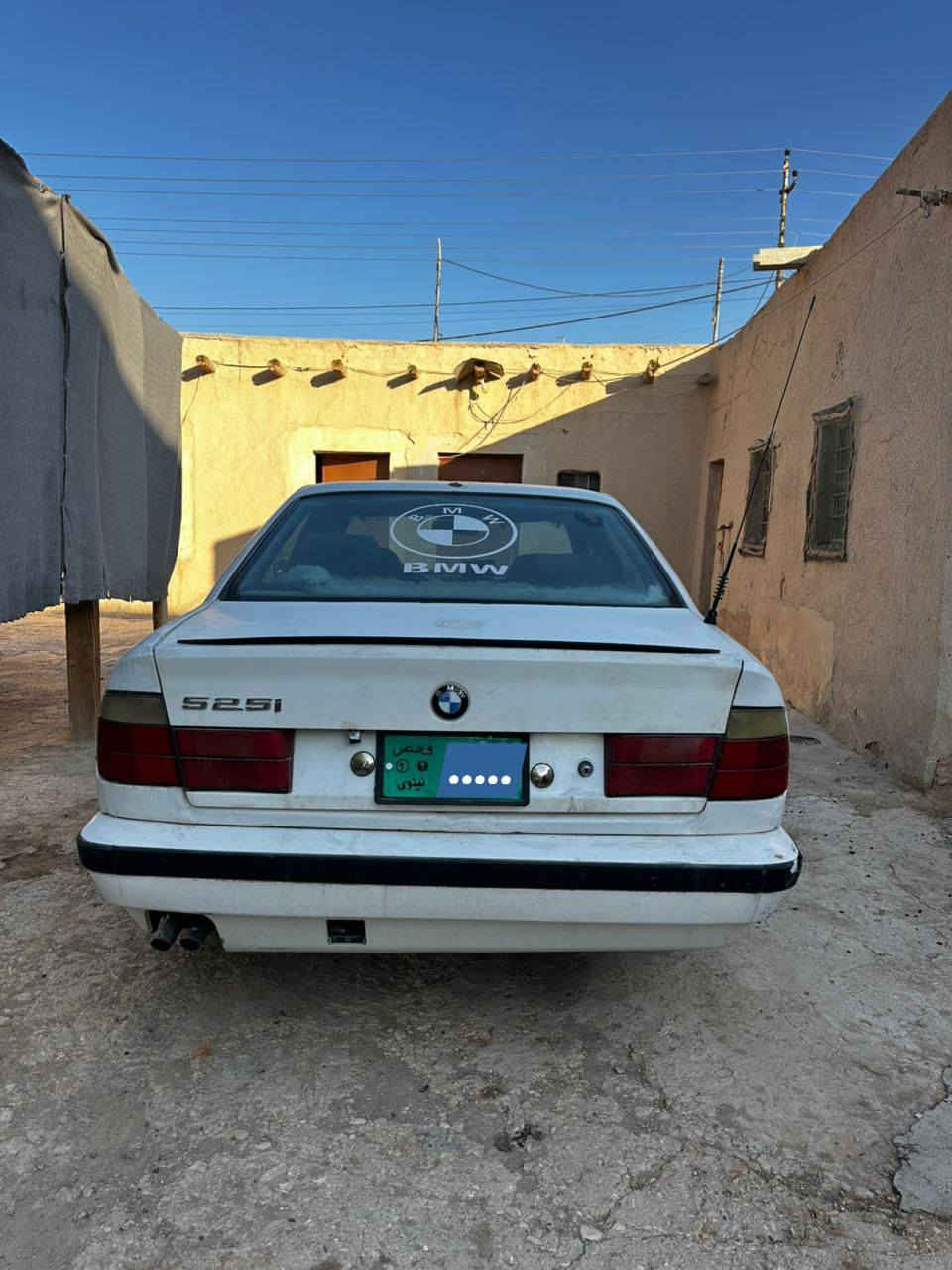 السلام عليكم 
للبيع بي ام دبليو 525 موديل 1992 گير عادي مكينة و گير بشرط و التحويل بشرط صاحب السنوية موجود.
السعر 30 ورقة قفل .
مكاني سنجار ناحية الشمال (سنوني) 
اي سؤال او استفسار *********** واتساب او اتصال
