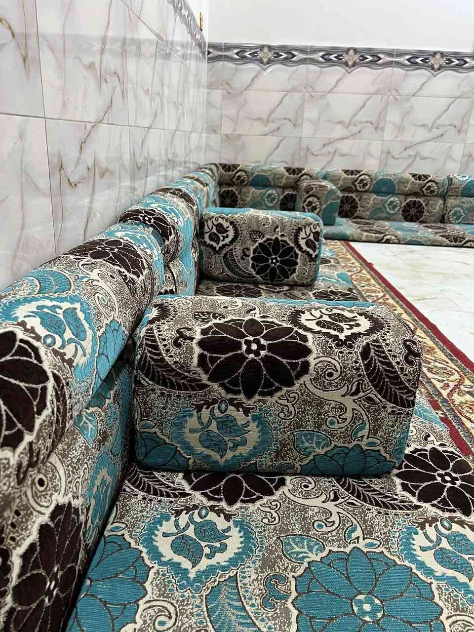 جلسه 14 متر 7 دواشك نضيفه جداً وكامله اخت جديده وتخم 10 نفرات نضيف ابو سرير ومخزن 
كاونتر مترين بدون ملحق نضيفات كلهن شراي اتصال او واتساب للاستفسار ***********
