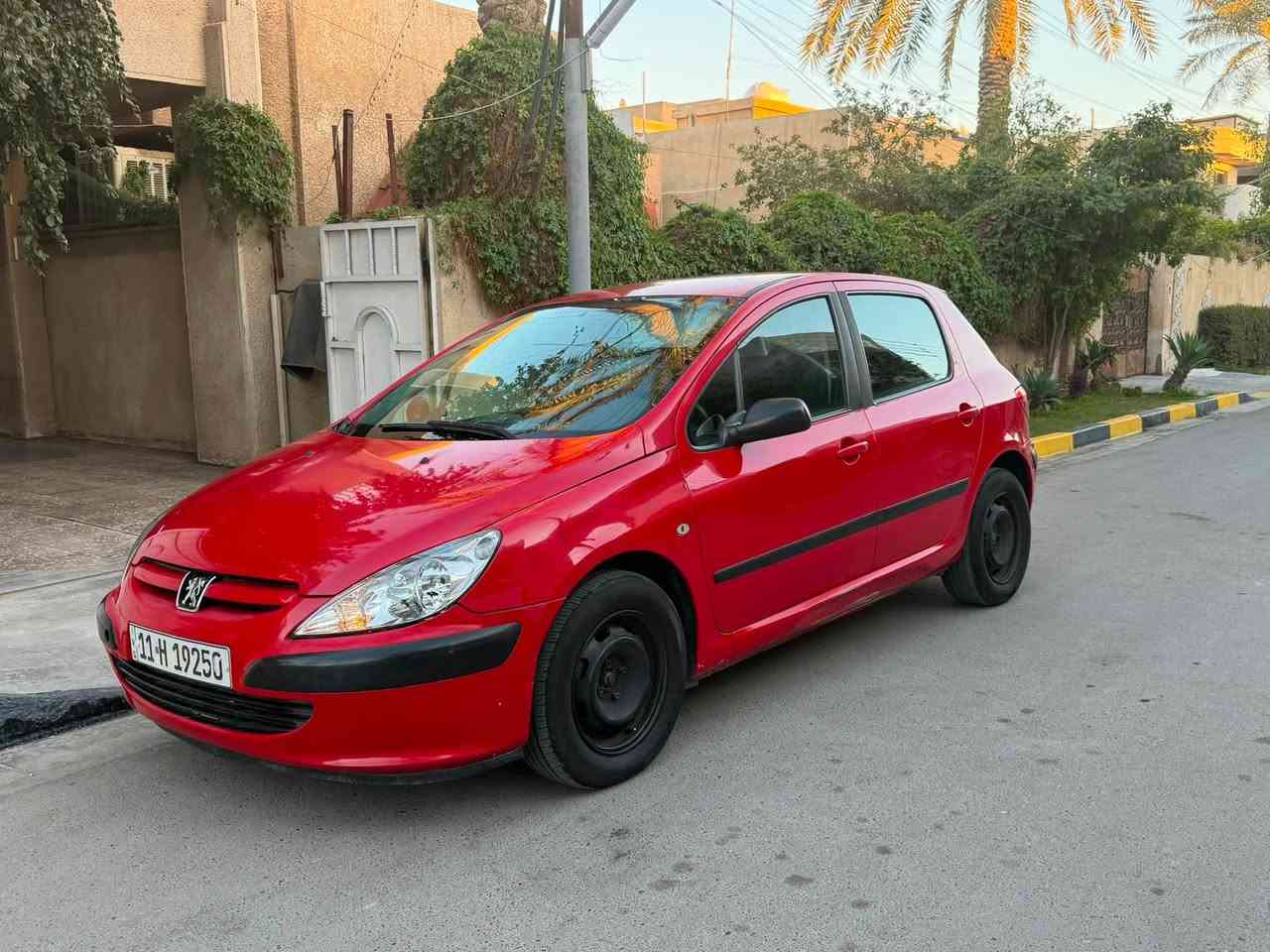 للبيع بيجو 2005 ( 307 )مكينة 1.600 ماشيه 120 حقيقي سيارة جانت مضمومه اني ثاني مستخدم بدون قطرة صبغ ولا ضربه ولا بارد بيها طخات بسيطه مال شارع كل السيارة على وضع البلاد تبريد كير مكينه دواخل جاهزة من كل شي بأسمي رقم جديد
السعر 55 ورقة مجال بسيط 
للاستفسار / *********** 
مكاني بغداد - غزالية
