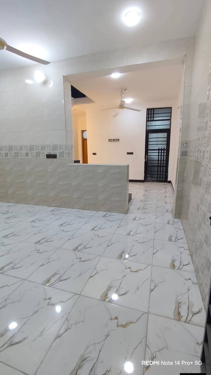 100 متر للبيع طابو زراعي سند 25 قرار محكمه
بسعر 38 وبي مجال بيع مستعجل 
عنوان البيت شارع المطار الصب مقابل قرية الغدير شارع المطحنه
البيت جاهز من خلاطات حنفيات مغاسل سخان ماطور خزان ماء
ربط ماء وكهرباء ومولد
بناء طابوق نهروان جمهوري صب تسليح مركزي اساس وسقف السطح مطبك شتايكر 
للاستفسار اتصل على *********** أو مراسله واتساب
