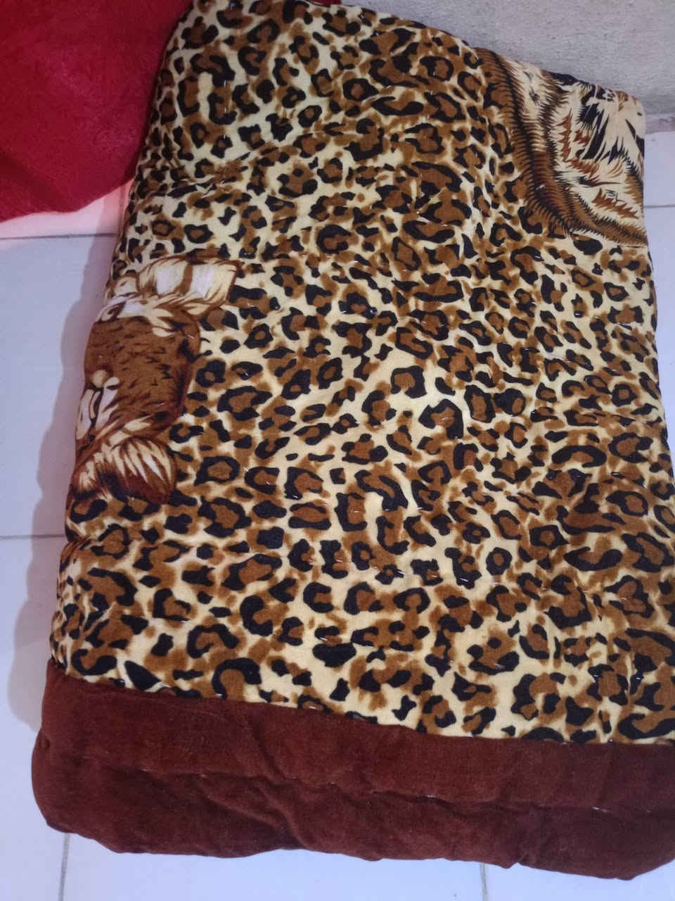 سلام عليكم كوشات 21وحده +ميز صغير +الحاف 2نفر قطن ابيض +بطانيات 8+مداد شلع ابيع كربلاء 30الف شلع


**إذا كنت صاحب هذا الإعلان وتريد حذفه لأي سبب، رجاءا أرسل رسالة إلى الدعم الفني**