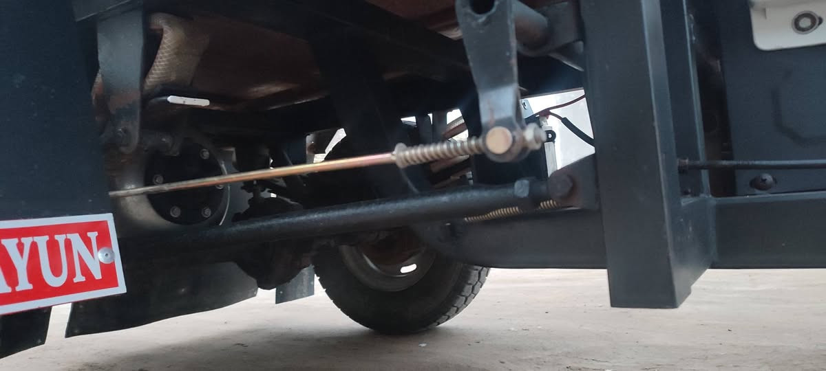 ستوتة للبيع موديل 2015
مكينة جمرة جديد
تخم تاير جديد 
كهربائيات جديده
الون ازرق بالوراق 
بس مصبوغة ابيض للجمالية 
السعر 1650 وبيها مجال لحك الجيه 
للاستفسار الاتصال على الرقم 
*********** 
غير متواجد على الفيس 
مكاني واسط قضاء الحي
