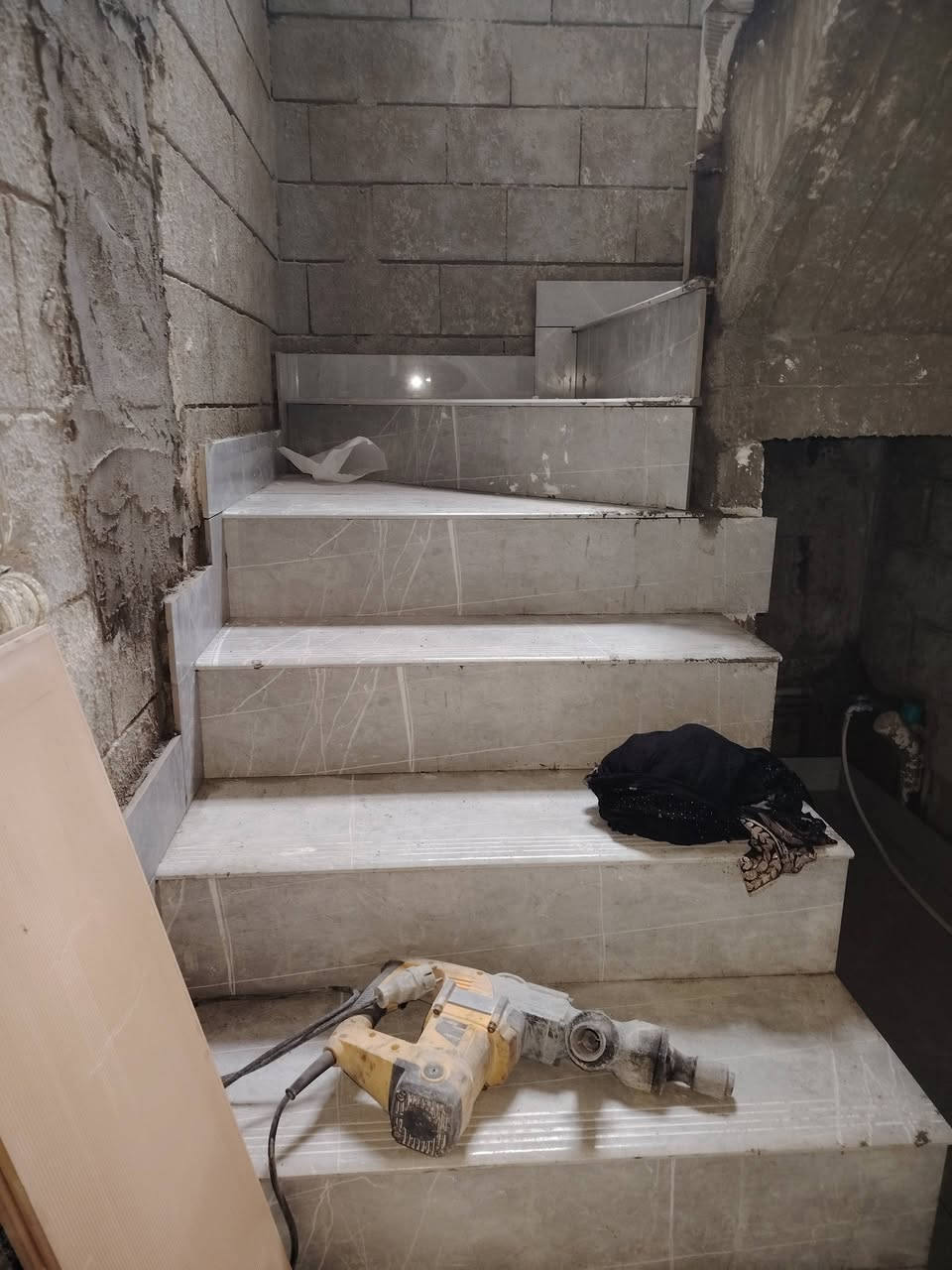 السلام عليكم
اسطئ سيراميك شغل درجه اولى شرط
جداري كوبنات مرمر ارضي بورسلين باركي خشب شرط هندسي تسليم 
تواصل
***********
***********
عمر السراميك والبورسلين
