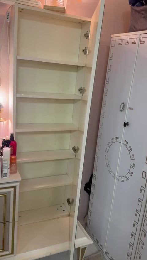 غرفة نوم تركية ٩ قطع موديل حديث مستعملة نظافة ٩٥٪؜ مكان بغداد سعر مليون و٣٠٠ الف تواصل واتساب ***********
