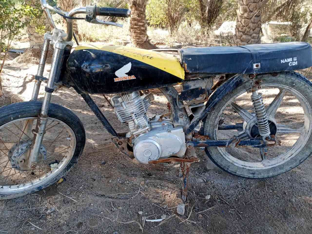 دراجه للبيع سعر ٨٠ وبيها مجال لتواصل ***********
