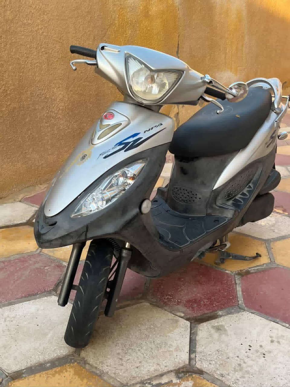 سلام عليكم دراجه البيع كامكو في توه موديل 14 كفاله عامه ما ناقصها شي السعر 800 بيها مجال تواصل *********** مكاني رفاعي
