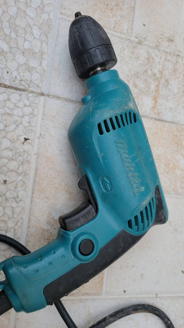 دريل ماركة ماكيتا اليابانية الاصلية وارد اوربي اتجاهين فتح وشد نظافة فوول للبيع السعر ٣٥الف الشراي يراسلني او يتصل واتسب*********** توصيل موجود لكافة المحافظات
