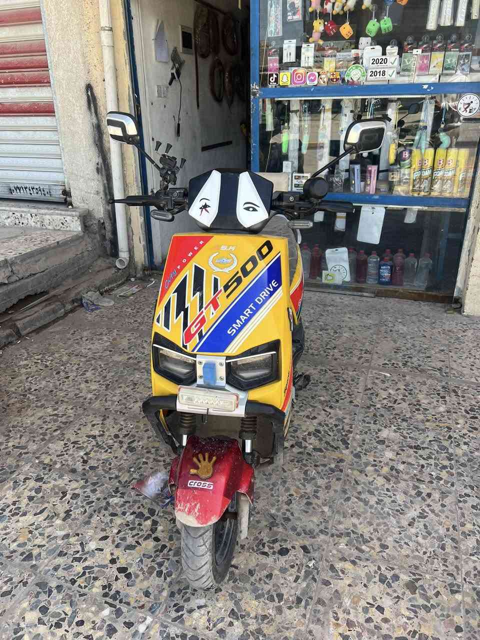 دراجه
ملف 2000 
سرعة 60 
مسافه 40 كيلو حقيقي 
بطاريات 6 كبار ولي الاصلي حجم 32 امبير 
دسكات امامي خلفي 
4 كير امامي 
وكير رجوع للخلف 
لايتات نهاري 
بك لايت ليد 
عالي ناصي 
دبل اشاره 
شاشه اعطال ذكيه 
موصلات الدراجه من كيبلات + فيشه من اجود النوعيات العازله للماء والرطوبه والغبار
سعر ٥٥٠
التواصل ***********
