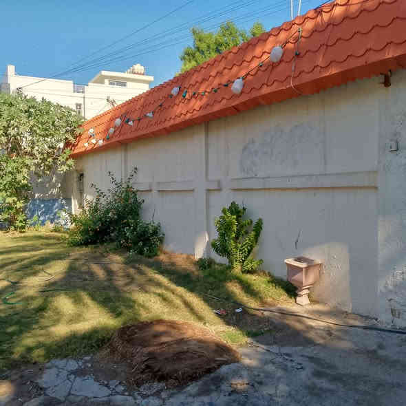 بيت في الكرادة شارع  42 تجاوز تابع للماليه مساحه 180 واجهه 17 متر ضايع بين بيوت الطابو الملك داخل مجمع سكني  انا مشتري صار 20 سنه للاستفسار ***********
