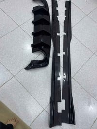 دفيورز خلفي جارجر 15 وفوك اسود لامع و دوسات جانبيه كاربون فايبر SRT ب6...