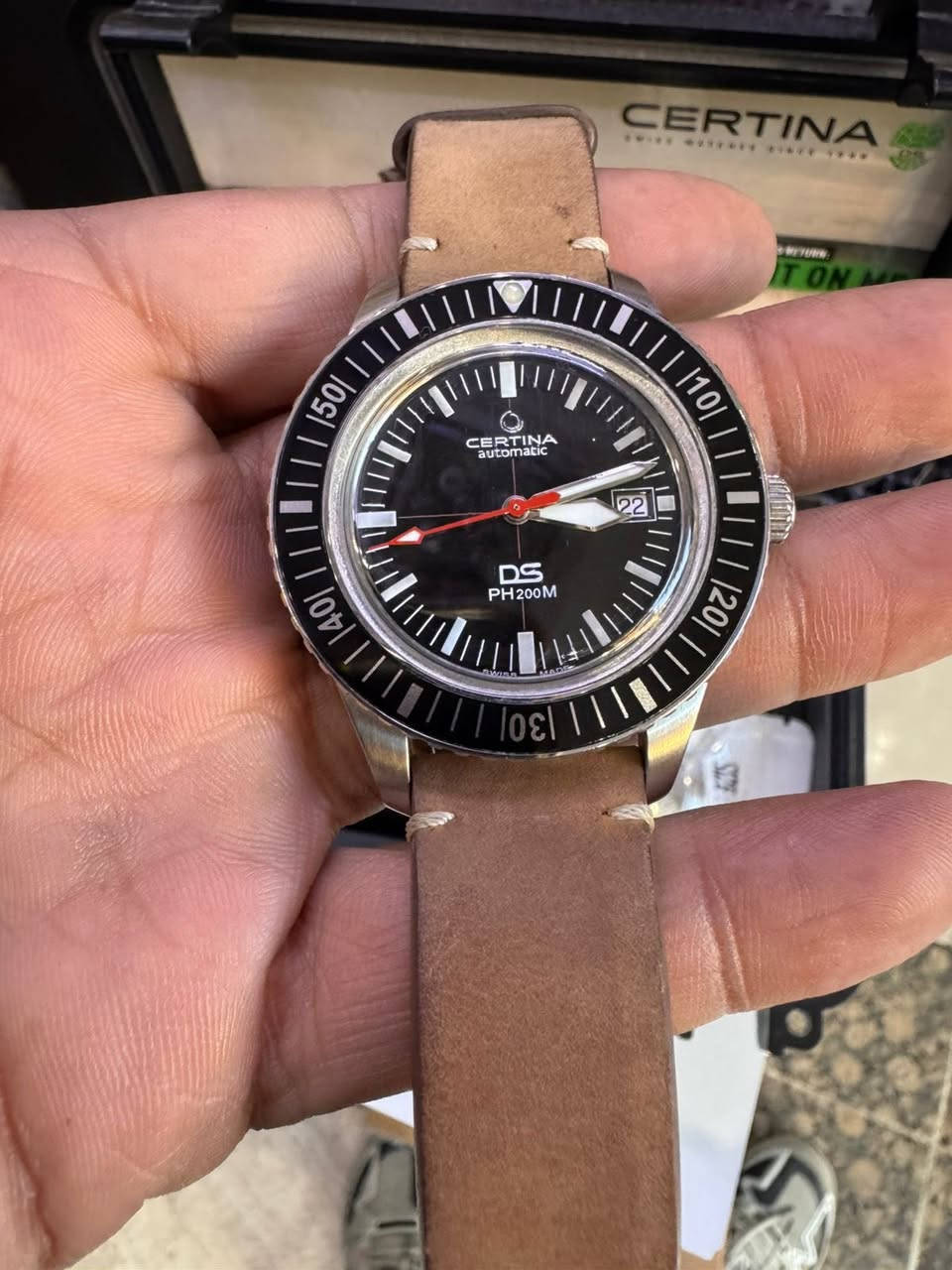 السلام عليكم سيرتينا اوتماتيك قفل بحري بزل متحرك اخت الزيرو مع سير اضافي و وقفل فراشة اضافي مع كامل المرفقات السعر 750 دولار اي استفسار *********** شكرا الى مدير الكروب
