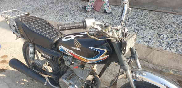 دراجة للبيع مكينة خمسة كير شرط أذا مابيها شلعه مرجوعة كبريتر جديدة هسه شادهاا مكاني ميسان علي الشرقي السعر 275 )***********
