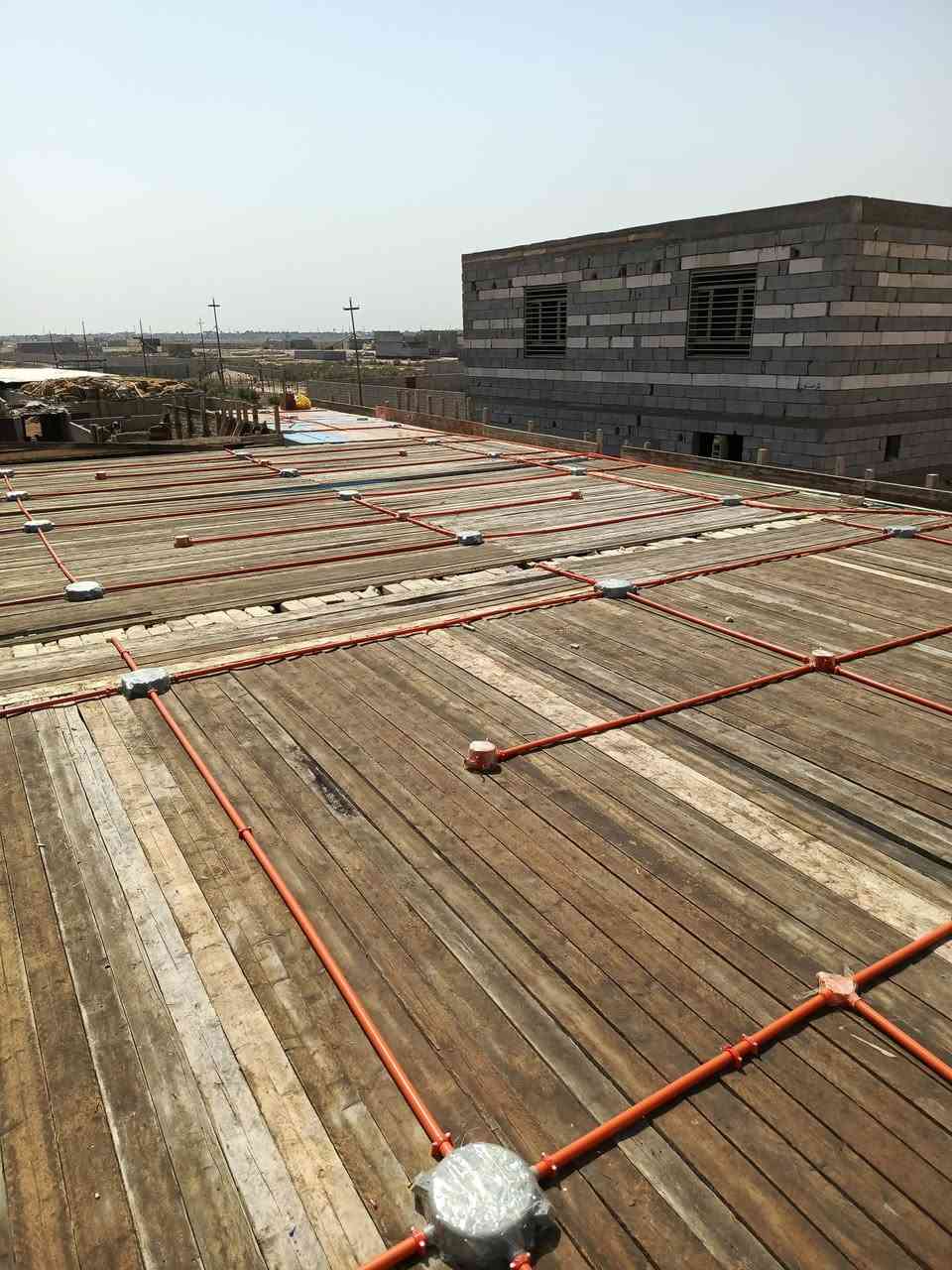 السلام عليكم عامل كهرباء اشتغل كص وحفر وتثبيت بوكسات وبواري واشتغل شبكه وعندي خبره بلتسليك مكاني بصره تنومه صالحيه هاذ رقمي وبلخدمه ***********
