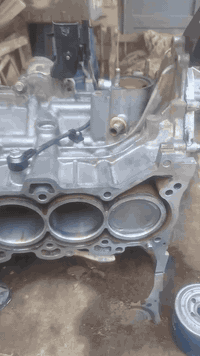 محرك النترا ٢٠٠٠ سايس ٢٠ بستم وكرنك أدوات درجة أولى سلندر مع كور المحرك بعدها يم الرايمر 
***********
