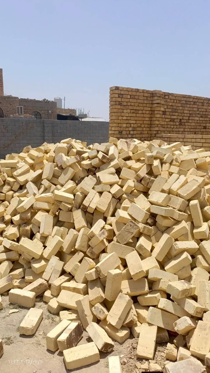 سلام عليكم طابوق درجه اولى انجكتر عدد 4300عله مكلاب تواصل اتصال ‏‪***********‬‏
