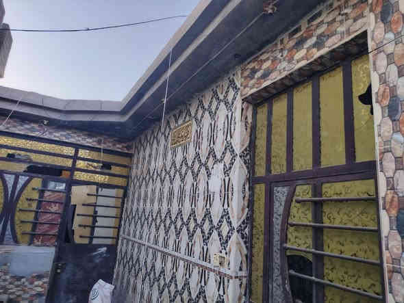 السلام عليكم 
بيت للبيع المدائن ( منطقه الاحضارية ) 
طابو زراعي سند 25 
مساحته 127م واجهه 7 ونص 
بناء طابق واحد مسلح غرفتين نوم واستقبال مع حمام داخلي وخارجي
السعر 37 وبي مجال 
لاستفسار ***********
