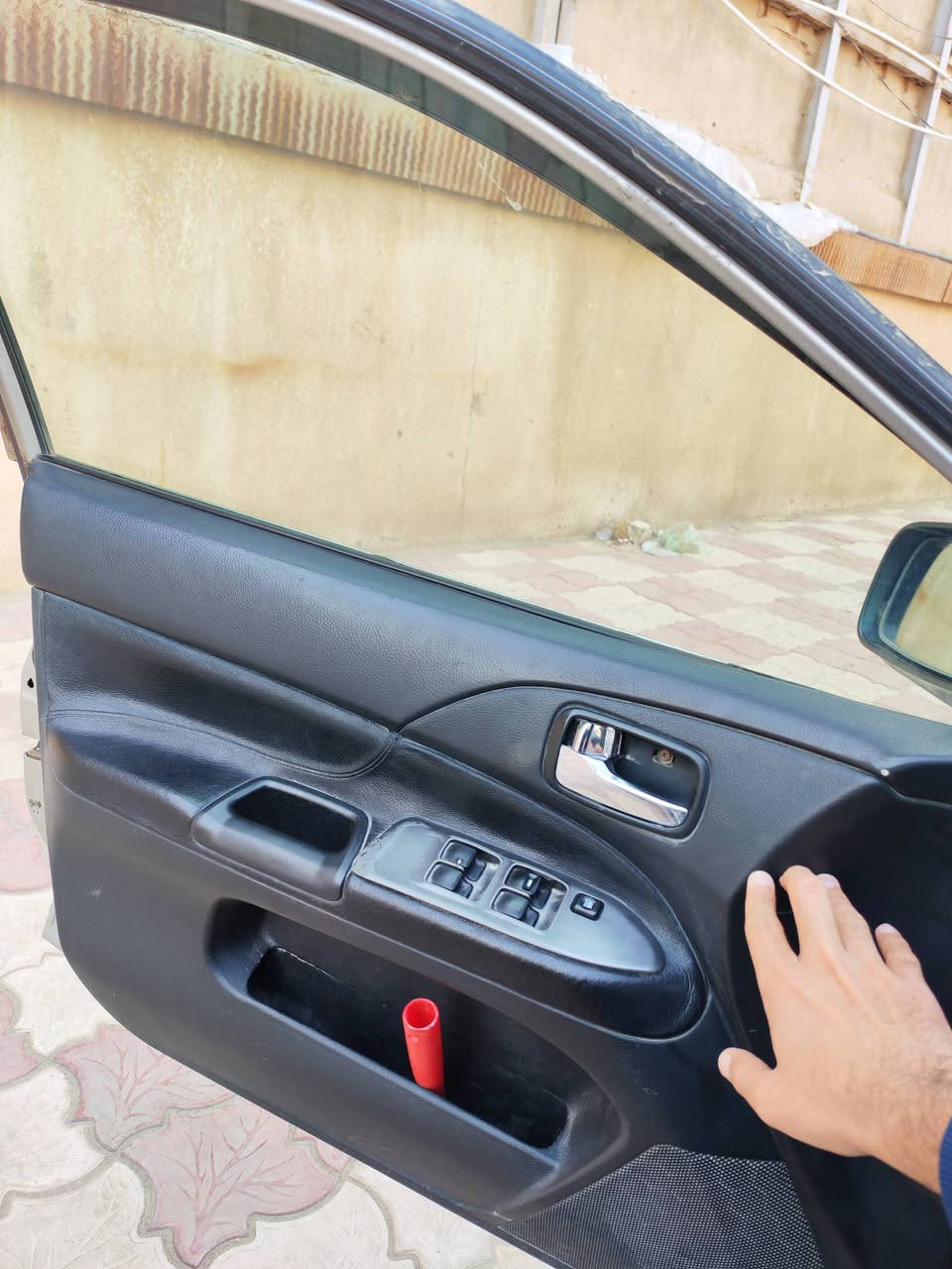 سيارة لانسر للبيع
محرك وگير نظيف 
حدادية ٦٠٪ نظيفة 
تبريد نقص فقط غاز لا راديتر ولا كمبرسر
السيارة غرفتها نظيفة كلش 
معروضة بسعر 41 ورقة فقط وبيهة مجال
***********  اتصال فقط
*********** واتساب
مكاني نجف
