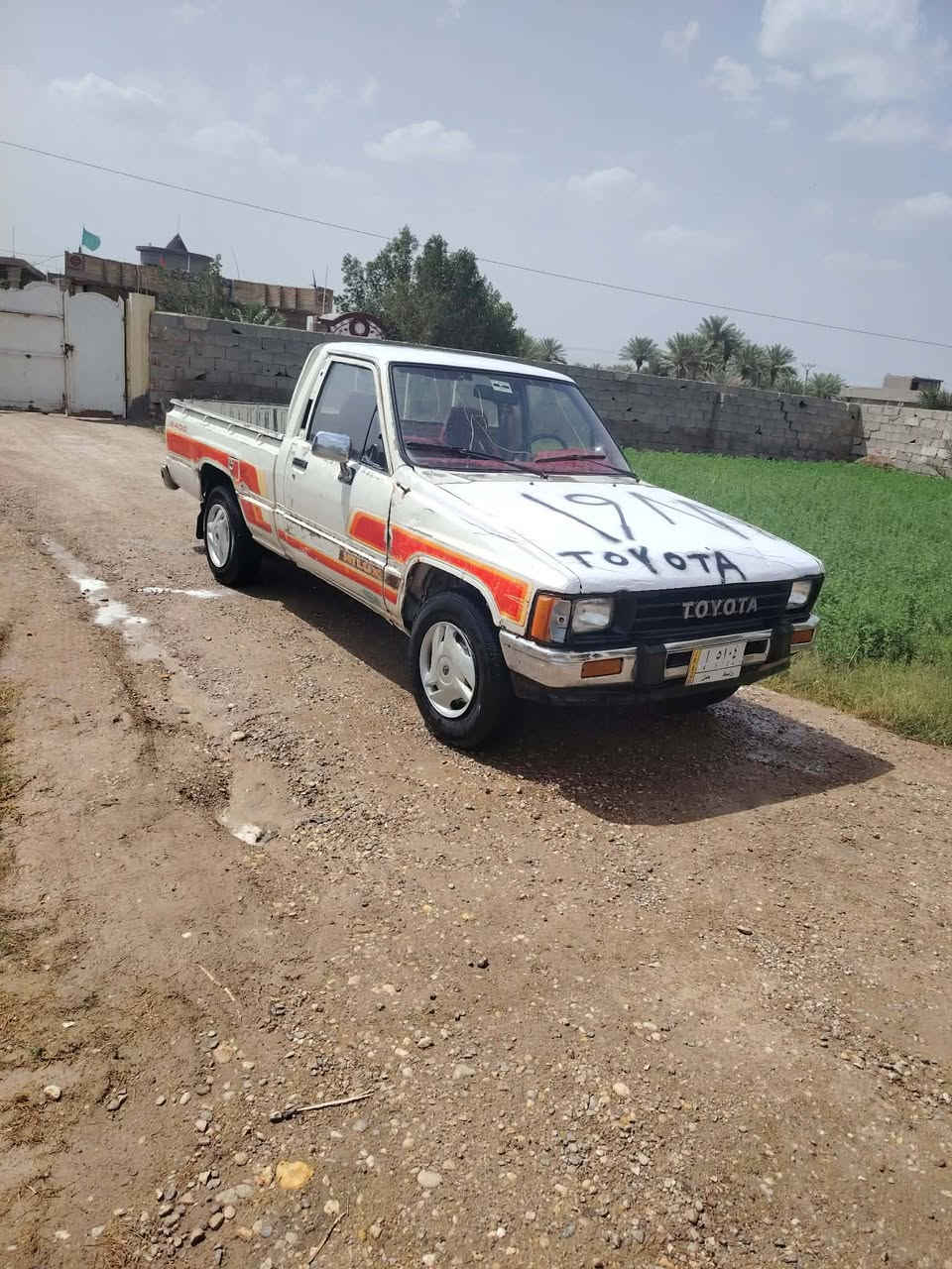 سلام عليكم سياره بيكم موديل 88رقم واسط سنويه جديده كير مكينه جديد حدداديه جديد جاهز اللخير بلديه مكفوله من صبغ وضربه مكان السياره واسط الزبيديه اتصل ***********
