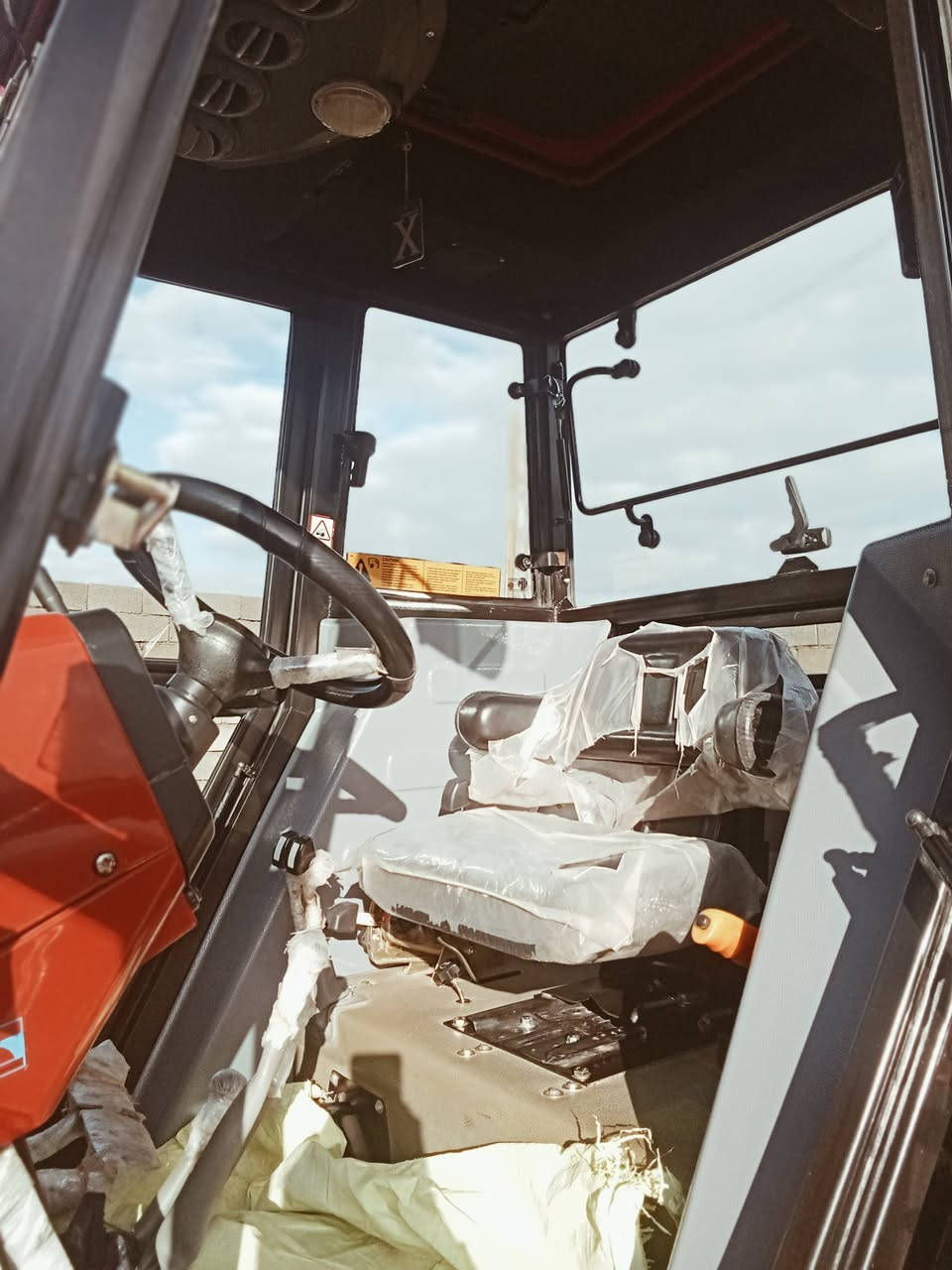 تركتر ایراني 6بستم 2024 جدید مشتغل 500ساعة رقم سنویة سلیمانیة كیر محرك جهاز كلة شرط سعر 230ورقة بیهة مجال ***********
