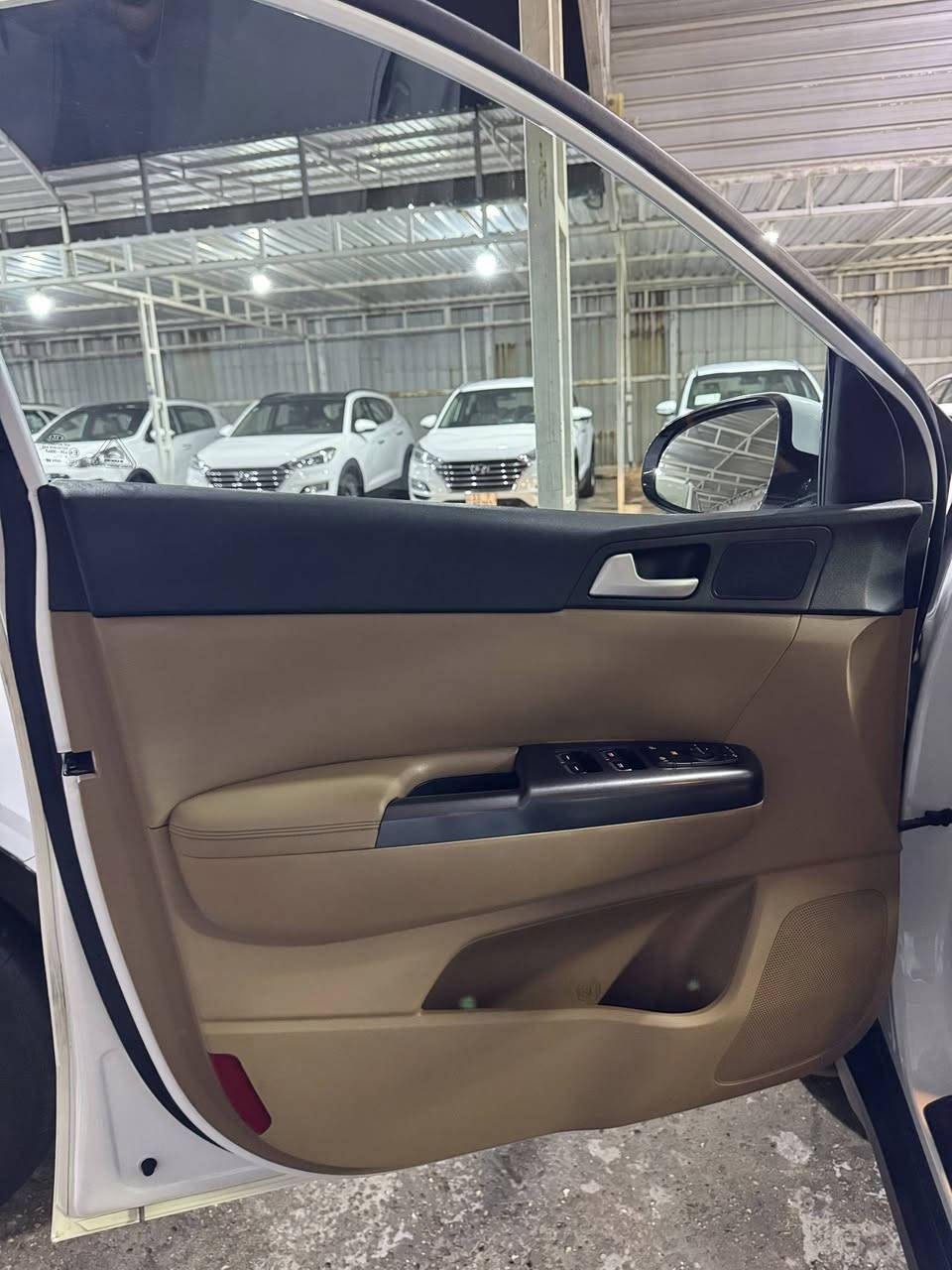 كيا سبورتج 2019 شكل ال2020
رقم بغداد
مكفوله من كلشي   ماشية (60) الف فقط سبير منازل 
 المواصفات عادية 
حجم المحرك 2,0L
دوش2000 
4اسطوانات نوع DOHC
مرتبط بگير بوكس 6سرعات
مري شفط
ويل كب 19 
يدة باب نيكل  
حساس دعاميةامامي
حساس دعامية خلفي
كشافات هيلوجين
لد نهاري 
داخل جلد حمصي 
شاشة اعطال
درايڤ مود
تحكم مقود جهتان
كروز سرعة
مخرج USB ipod
‏ ABS
تبريد امامي و خلفي 
رقمي ‭***********‬ 
السعر187
مكاني بغداد زيونة
