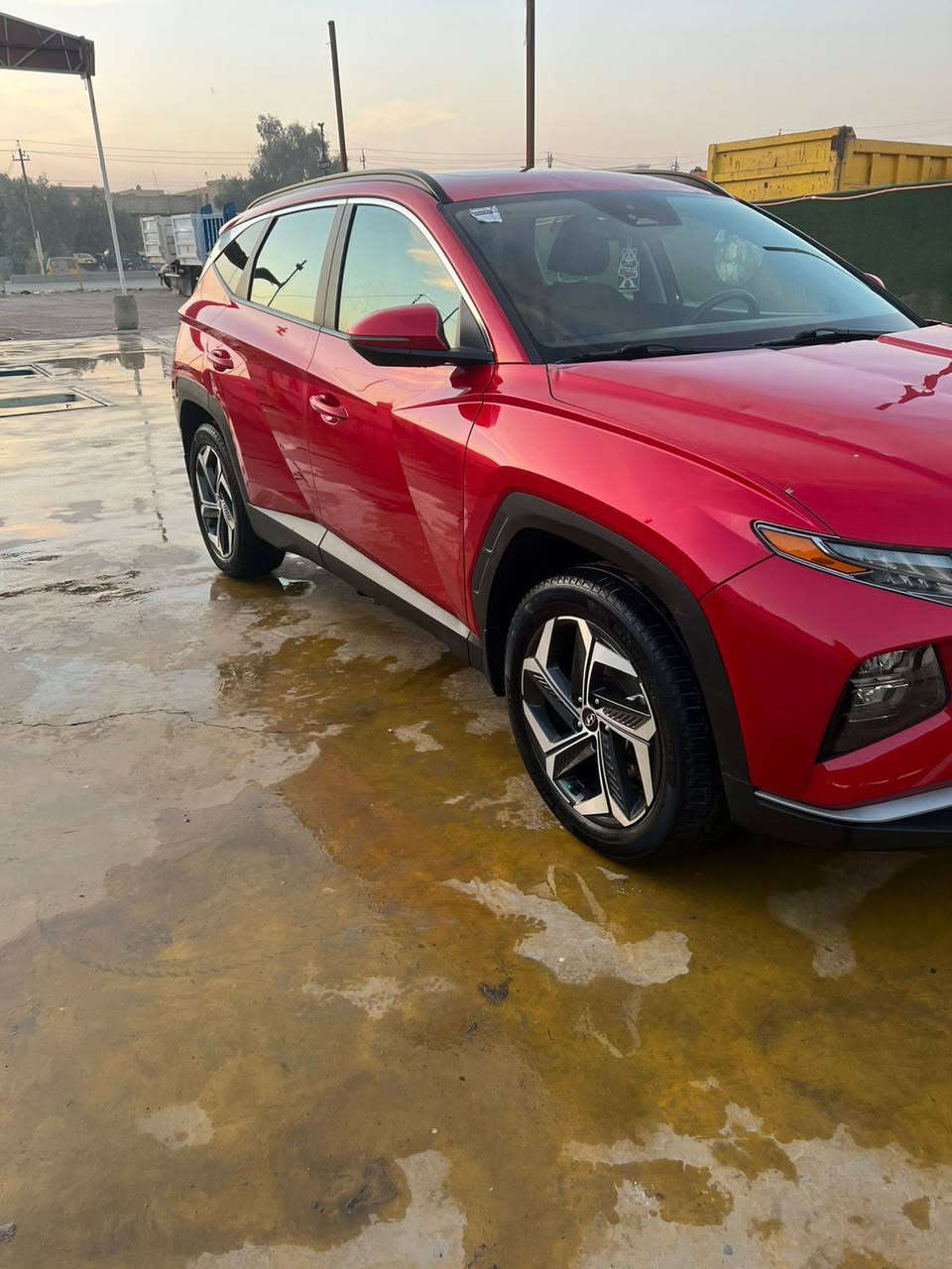 سلام عليكم للبيع توسان وارد أمريكي موديل ٢٣ فول مواصفات فتحه بصمه حادث كما موضح بس البنيد مصلح بارد بدون ايرباك  ماشيه ٢٤ الف ميل مكاني بغداد حي نصر  رقم بغداد بسمي انكليزي  ***********
