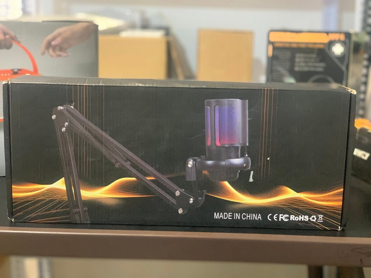مايكروفون الألعاب والبث الاحترافي RGB 🎙️✨ارتقِ بجودة صوتك وبثك مع هذا المايكروفون الاحترافي المصمم لتقديم صوت نقي وواضح وخالٍ من التشويش. يأتي بحامل مكتبي متحرك ومرن بالكامل ليوفر لك الراحة المثالية أثناء اللعب أو التسجيل، ويتميز بإضاءة RGB مذهلة تضفي لمسة احترافية وجمالية على مكتبك، وهو مثالي للاعبين، صناع المحتوى، وأصحاب البودكاست.اللي يريد السعر يكتب تم في التعليقات 👇


**إذا كنت صاحب هذا الإعلان وتريد حذفه لأي سبب، رجاءا أرسل رسالة إلى الدعم الفني**