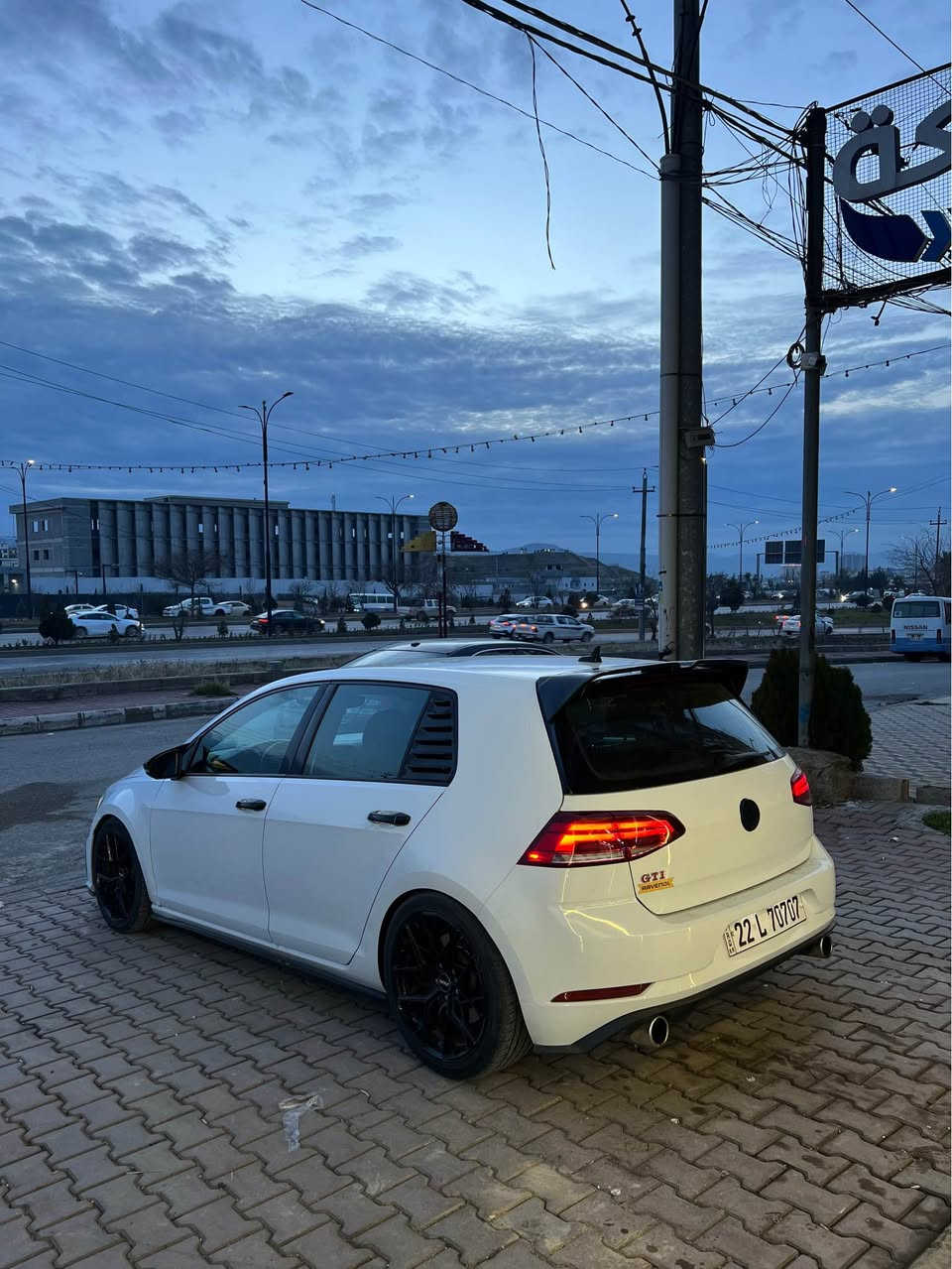 گۆلف ٢٠٢١
GTI
گێڕ عادی
مواسەفات s
یەک پارچەی بۆیاخە
بێ ناو بێ ئیرباگ
ویل و تایەی رەیسینگ لەسەرە
لەفی سپۆرتی لەسەرە
صالۆنصای سەوتیکی خۆشی لەسەرە
جوانکاری بۆ کراوە
مەکینەی نەکراوەتەوە 
*********** السليمانية, العراق
