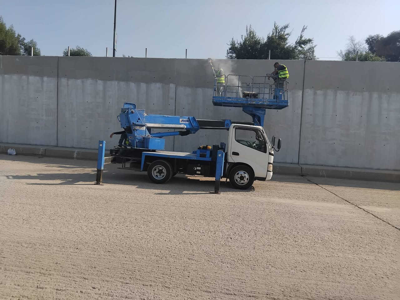 باسكت سله لاجره يوجد عدنا 12متر و14 متر رقم الهاتف ***********  ***********
