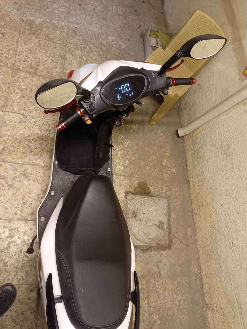 الشكل الحديث 

لد امامي خلفي 

لايت عالي و ناصي 

تاير ماكس خلفي جديد

مثبت سرعه 

3 سرعات سريعه جدا

6 بطاريات 72V 20A

بريكات هايدروليك

قفل ستيرن 

نظام انذار للامان

سويج و بصمه ( تشغيل  و فتح و قفل )

ستان تعليك و ستان صفح 

بطاريات فول تمشيك 50 كيلو ب شحنه وحده 

ولقران الدراجه نظافتها 100% مصار شهر من ماخذها و ما مقصره وياي معتني بيها لابعد حد لا اعطال لا مشاكل ولا ايشي بس محتاج فلوس الله شاهد نظيفه و وياك عمر مو شهر او ثنين .

السعر 650,000
المكان البياع الشرطه الرابعه 

*********** بغداد, العراق

