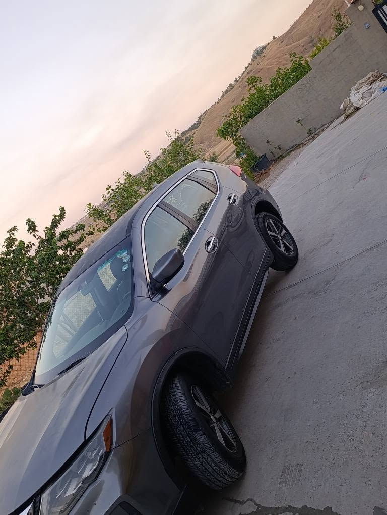 نيسان رؤگ ٢٠١٧ s دةبل اكسل سعري ١١٦ سبوغ ٣ پارچة بي داخلي كال بونةوةي هةية سةنةوي تازةية بةناو خؤمانة شوين هةولير بةستؤرة. گير و مةكينة و تةبريت و توند و تؤلي بةشةرت *********** أربيل, العراق
