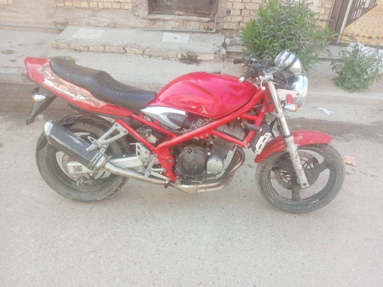 دراجه للبيع بطح باندا ربع جاهزة كهربائيات كامله مكينه مامفتوحه شغاله يرادله تصفيه واحديعرف بيه السعر٨٠٠ وبيه مجال اومراوس يرهم العنوان بغدادقرب جسرالشعله ***********
