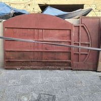 باب لبيع العرض 4امتار والطول 2متر باب أسماك حديد ثقيل السعر125الف 0771...