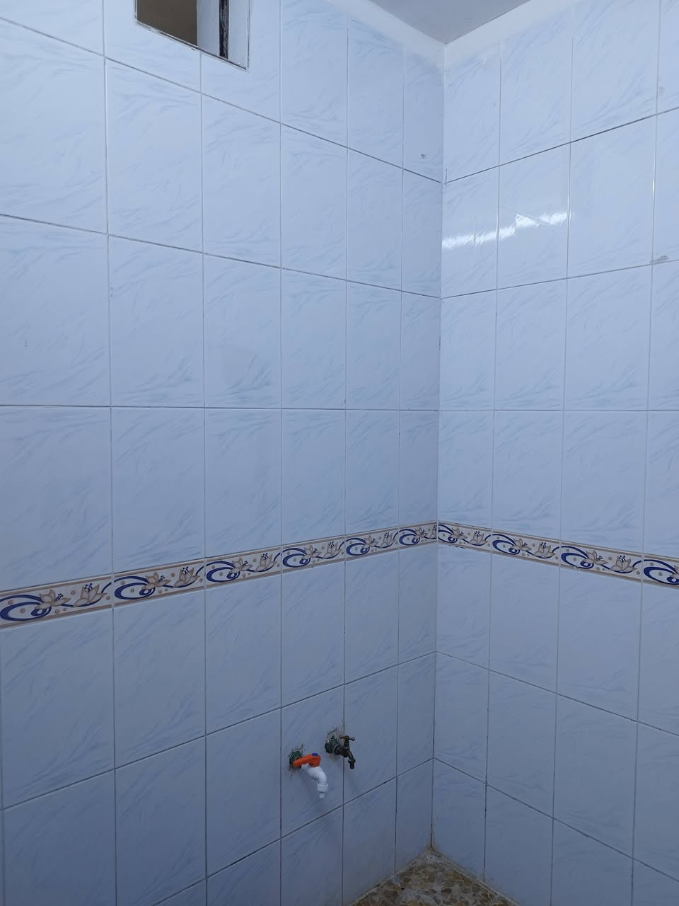 السلام عليكم يوجد بيتين للبيع في منطقة بادوش العليا الاتصال على الارقام الظاهرة في الصورة ***********
