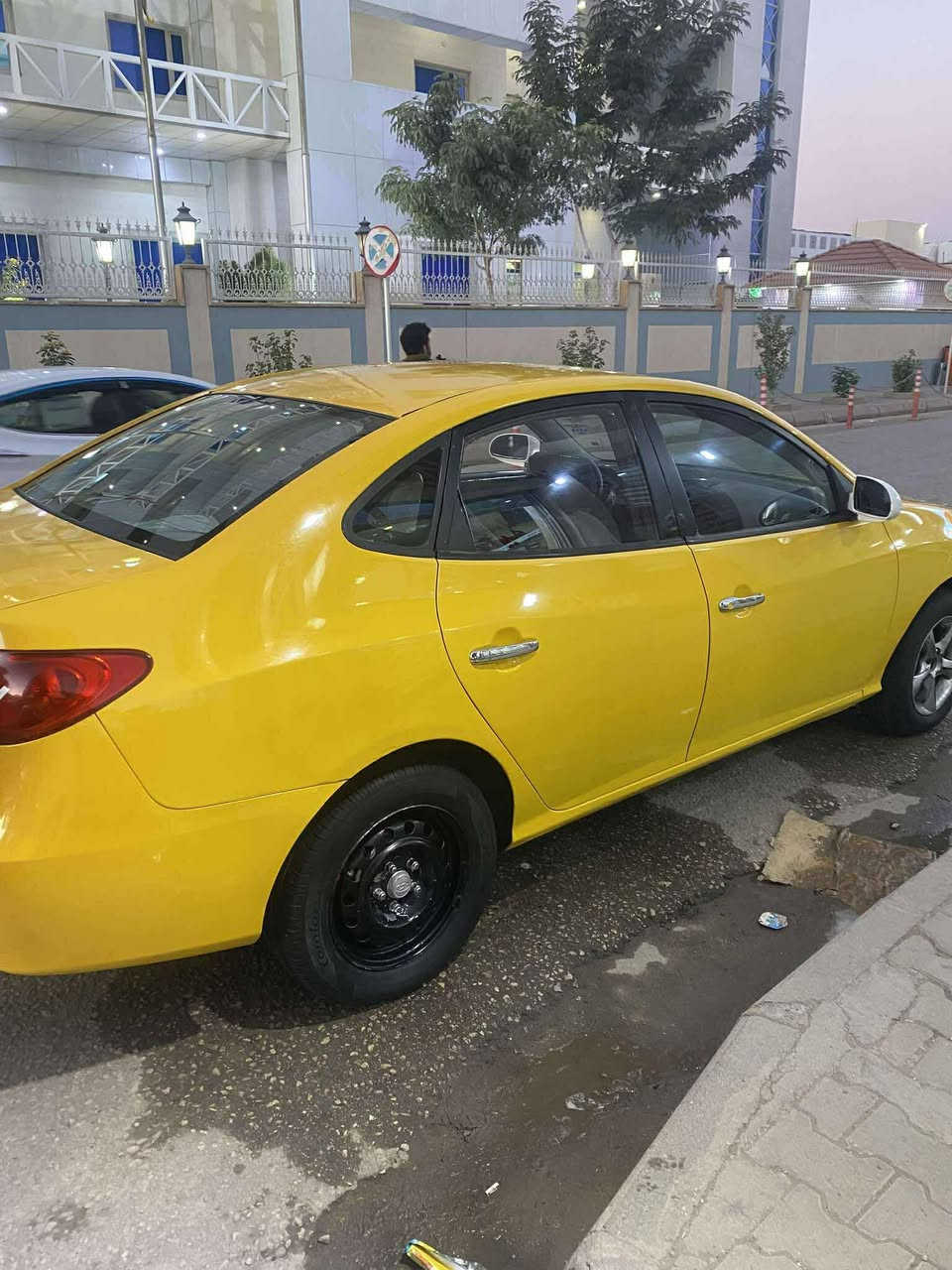 سلام عليكم لانتره للبيع مقدسه 2010 خليج بيه ضربه جاملخ إمامي مبدل فقط مصفره هيئه وغرامات مكينه صارلي 10 أيام شاده وبيه وصل وكير جديد مكان السياره كربلاء غير متواجد عل فيس الرقم ***********
