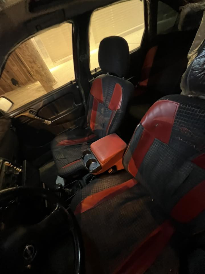 أوبل فكتره موديل 1992 حجم 16 كير عادي. جامات كهرب  طخم جديد باتري جديد كير اومحرك شرط كاربون  بانزين سنويه 2030  شرط الوكاله والتحويل هزه جديده فتحه سقف كهرب  سنتر لوك شاشه كأمره  مضخم صوت واير منيه كلو شغال السعر (36 ) وبيها مجال بسيط الرقم ***********
