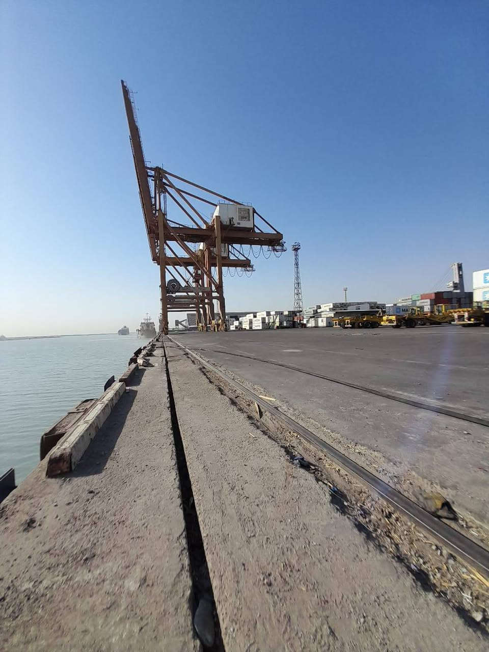 📣 إعلان مهم لأصحاب المشاريع السكنية والصناعية والنفطية
🎯 خدمات العصف الرملي والطلاء – مكتب السيف

إذا عندك بناية، معمل، هيكل معدني، أو حتى خزانات نفط وتريد شغل نظيف ودقّة عالية…

مكتب السيف يوفر لك أفضل خدمات العصف الرملي والطلاء باستخدام أحدث الأجهزة وبمعايير عالية.

🛠️ خدمات العصف الرملي:

✔ تنظيف واجهات البنايات والحجر والمرمر

✔ إزالة الصدأ والدهون والطبقات القديمة

✔ تجهيز السطوح قبل الطلاء

✔ تنظيف الهياكل والخزانات الصناعية

✔ العصف الرملي لخزانات النفط والمعدات النفطية الثقيلة بأعلى جودة

🎨 خدمات الطلاء الصناعي:

✔ دهانات مقاومة للرطوبة والعوامل الجوية

✔ طلاء صناعي للهياكل والخزانات الثقيلة

✔ طلاء متخصص ضد التآكل للمعدات النفطية

✔ تنفيذ الطلاء حسب مواصفات المشاريع وبجودة عالية

🔥 ليش تختار مكتب السيف؟

• خبرة واسعة بالأعمال الصناعية والنفطية

• سرعة إنجاز بدون ما نضحي بالجودة

• معدات حديثة + فريق محترف

• أسعار مناسبة وشغل مضمون

• جودة تبين من أول دقيقة

🏗️ استلام مشاريع كاملة – من تنظيف السطح إلى الطلاء النهائي.

📞 للحجز والاستفسار:

📱 ***********

📱 ***********

🔰 مكتب السيف… الجودة إلزام مو خيار.
