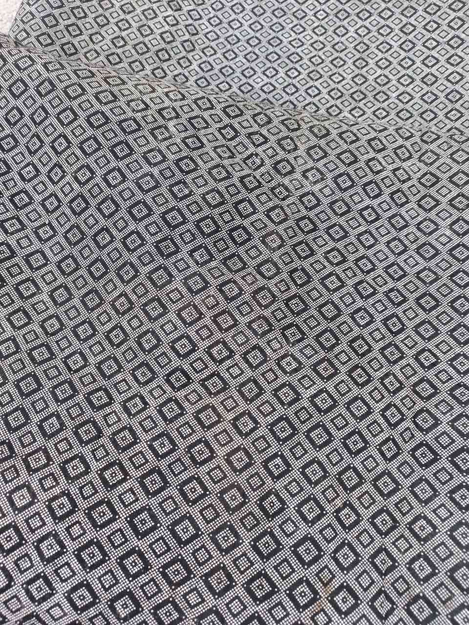 فراش للبيع ٣قطعه الواحد منهاالعرض٣والطول ٤ ثنيهن منها قياس ٣/٣ العنوان حي العسكري شارع ٦٠  سعرهن ٤٥ بي مجال***********
