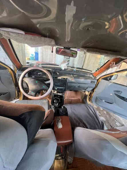 سلام عليكم سايبه للبيع2010 سياره خير من الله رقم جديد هزه جديده تخم تاير جديد صدر جديد  تبريدشغال اشاير بل مري سنترلك شغال مصفره هيأه وغرامات مناقصه برغي واحد بل عافيه عل ياخذه مكان سياره بغداد جسر سابع سعر30وبيه مجال (***********)
