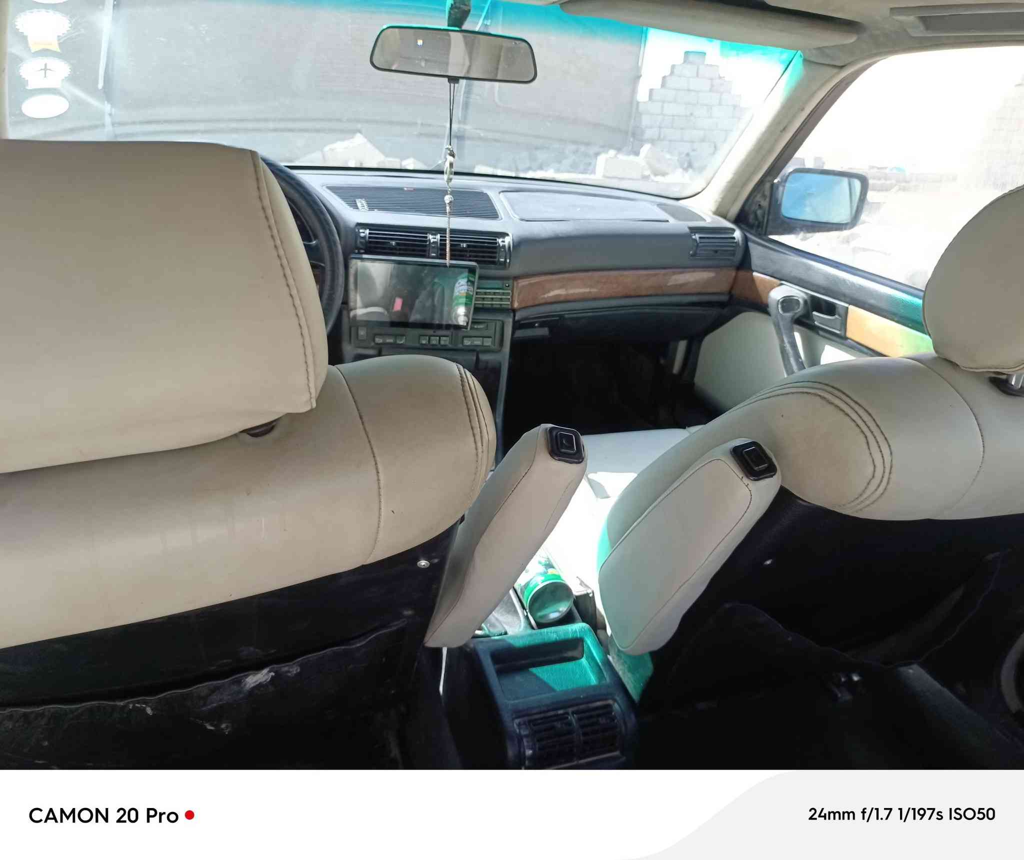 سلام عليكم
Bmw موديل 1992
سياره جاهزه من كلشي مواصفاته فول فتحه دبل جام اربع جام كهرباء 
كهربائيات كله شغاله تبريد ثلج 
السعر 60 وبيه مجال  رقم دولي اربيل تريد تداور تريد وكاله
مكينه بلادي  كشنات كهربائي السياره ما عايزه غير بس دعاميه          مكان السياره نجف حي النداء 
***********
