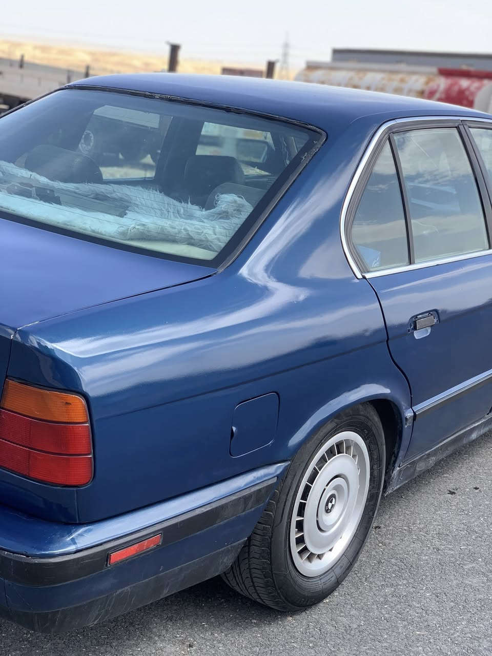 30 گلاو مەجالێ برایانە ✅
520i بیلاد دجیتاڵ گێڕ عادی
 گێڕ و مەکینەی لۆکخراوەتەسەری
بەبێ دەعم و لێدراو عام بۆیاخ بۆ جوانی پۆلیش نەکراوە
کامل ناوی جڵدە سەقفی شاموایە 
چوار تایەیی لۆکە 
هەموو گیانی بەشەرتە نوقسانی تیانیە
سەنەویە بەشەرتی ئەوەلیات و حاسیبە
لە کەلارم
***********
