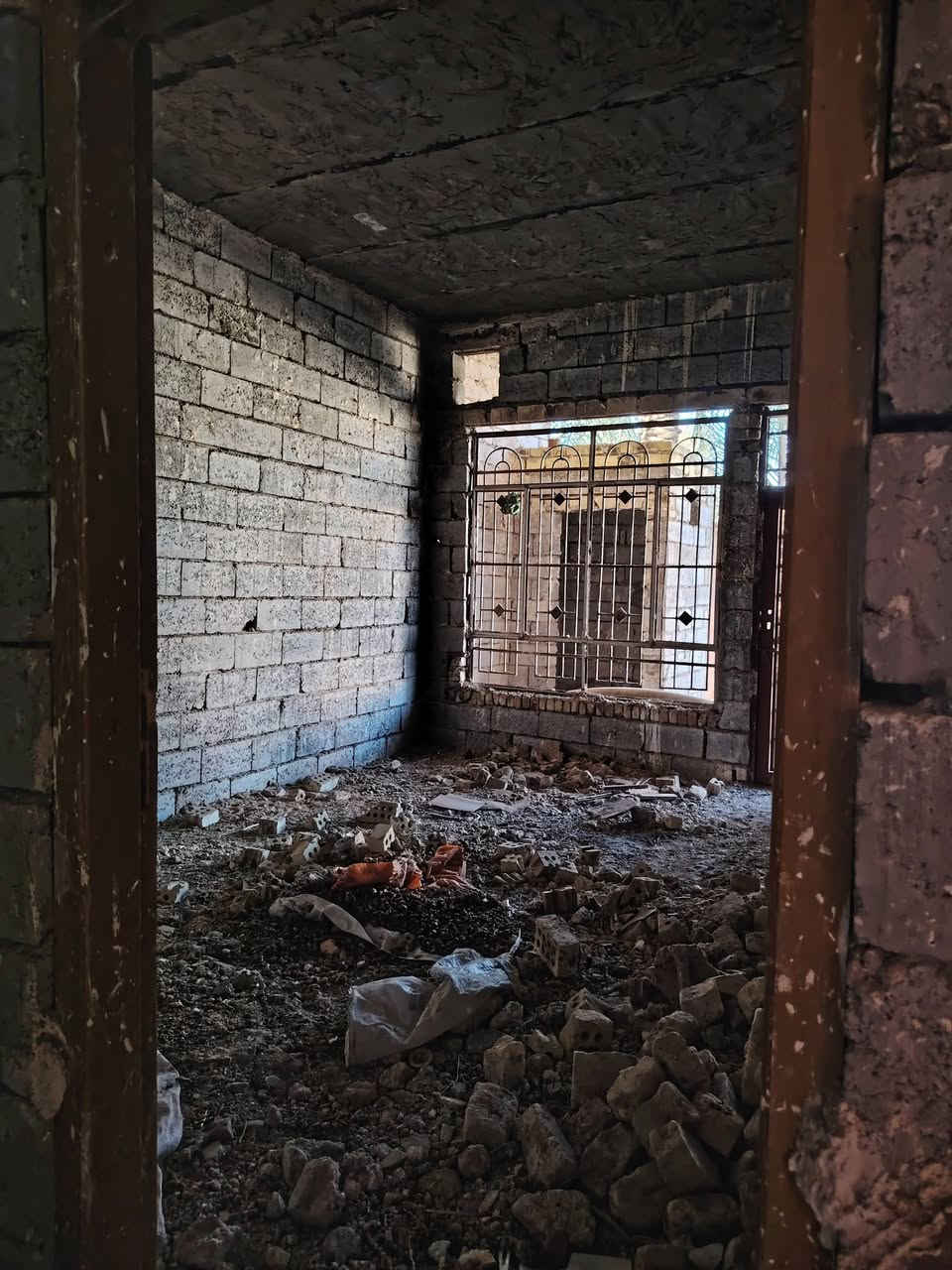 بستان مع بيتين للبيع طابو زراعي سند 25 مساحة البستان مع البيتين 1463متر البيت الاول بناء جديد يحتوي على 
غرفتین وصاله واستقبال ومطبخ مساحة البيت الاول 181متر يحتاج الى لبخ وارضيه البيت الثاني جاهز للسکن يحتوي على غرفتین وصاله واستقبال ومطبخ مساحة البيت 
الثاني 216متر العنوان الحيره قريه الليشان علی شارع الصنين قرب مدرسه احد الشراي يتصل على رقم ***********
