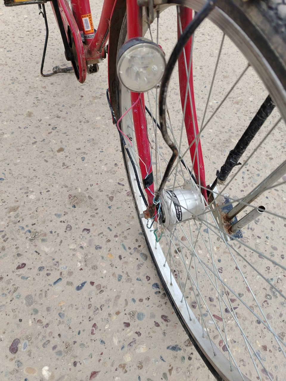 السلام عليكم
للبيع 
باسكل 26
ياباني 
نظافه 100٪100😗
ويالاه جديد ويل كدام كهربائي(ابو البطيخه) 
تسانه وسطيه بركات ورى وكدام 
تايرات وجوابه جديد 
كشن غلاب 
السعر 85
التواصل رقم الهاتف ***********
