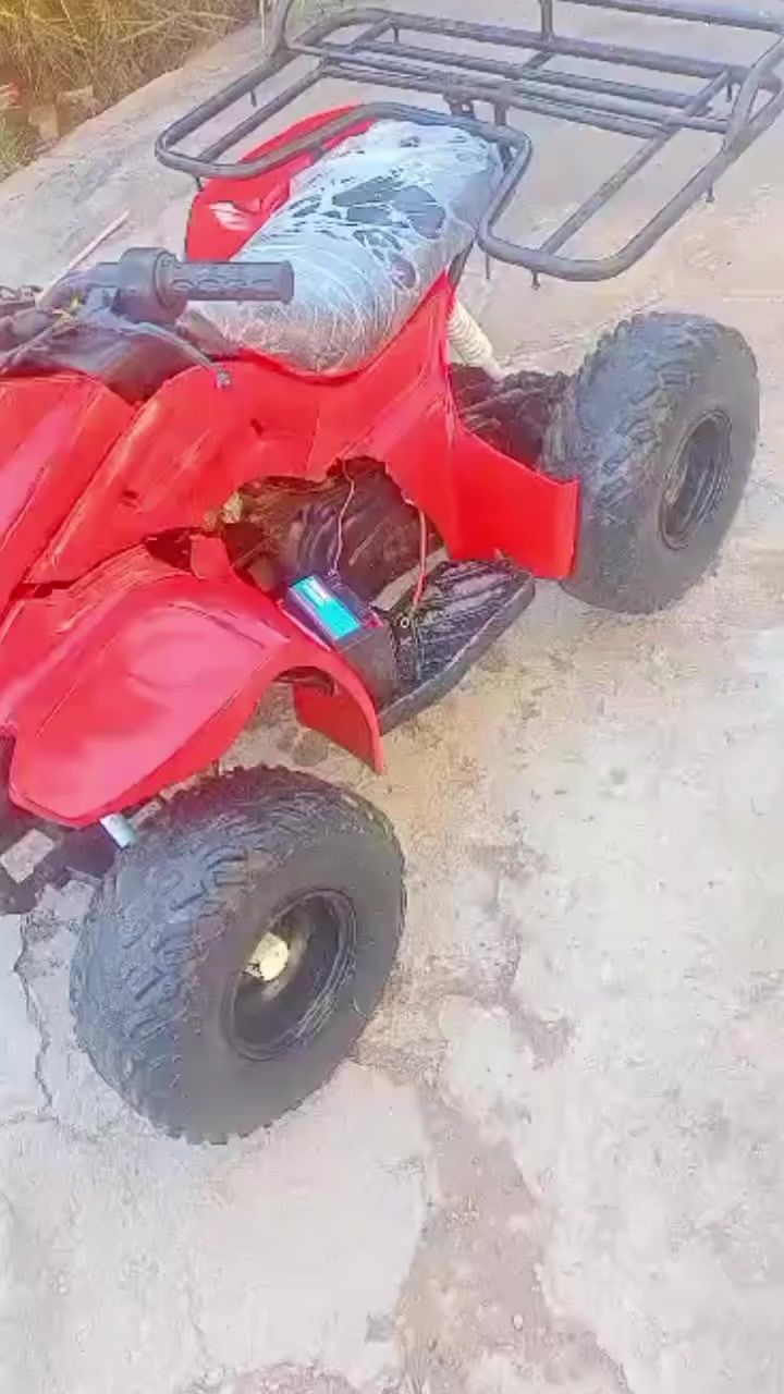 دراجه رباعيه شغاله فقط كابريتر تعبان بيهه نار ودير سلف سعر 100 او بيهه مجال او مراوس بدراجه مكان كوت زين القوس متواجد خاص او ع رقم ***********
